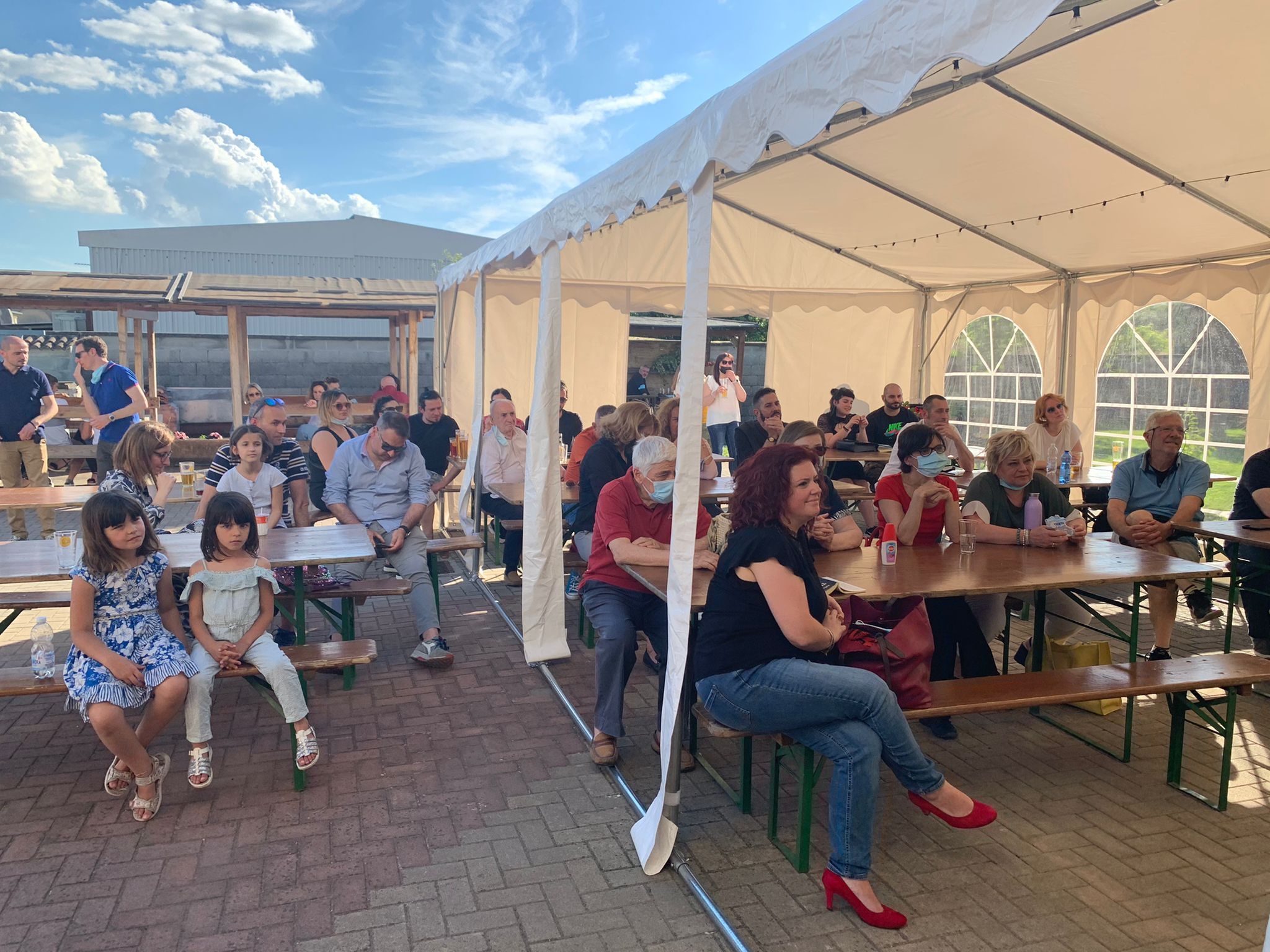 TRE + UNO esordisce in pubblico al Birrificio Gambolò (PV)... musica e letture! Un successo che non si ferma!